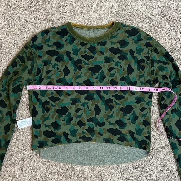 Urban Outfitters Women's Green Sweatshirt - Picture 6 of 10